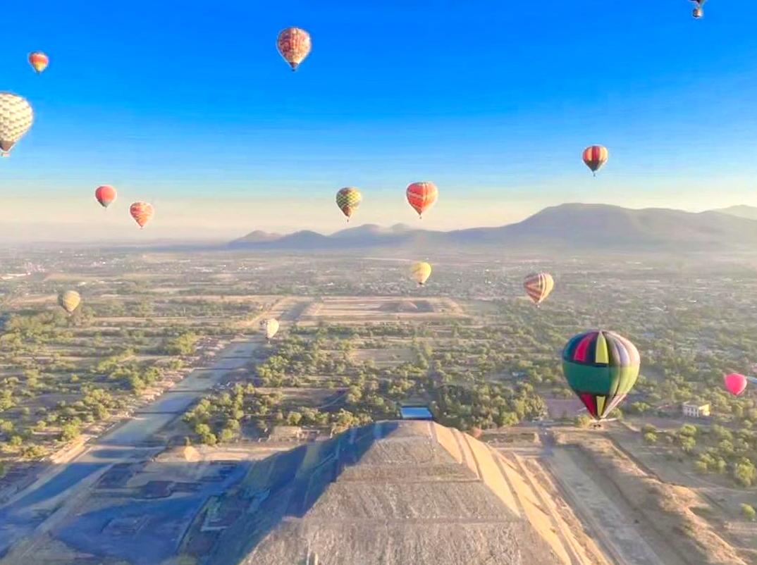 Early Morning Balloon Adventure Over the Desert